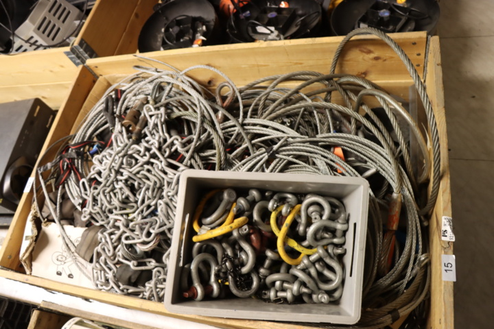 931321-5 Various rigging equipment