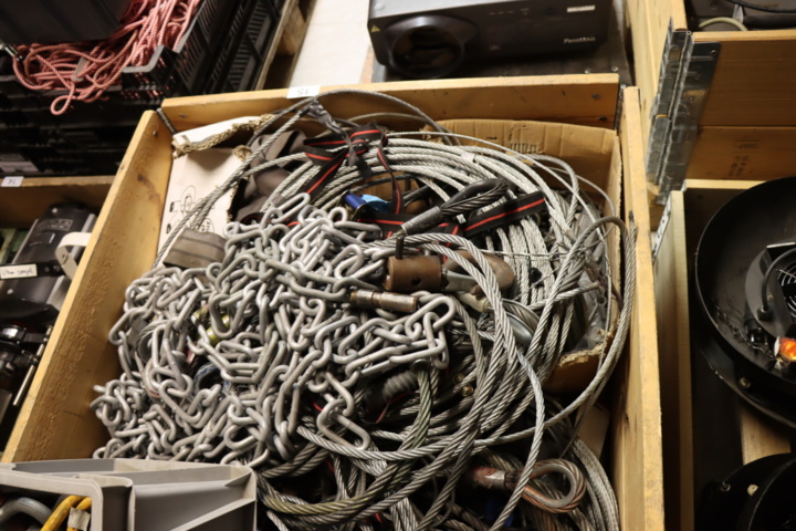 931321-6 Various rigging equipment