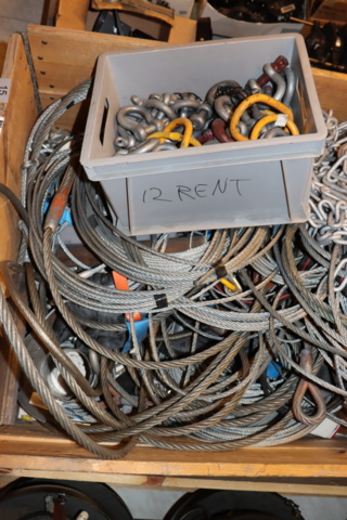931321-7 Various rigging equipment