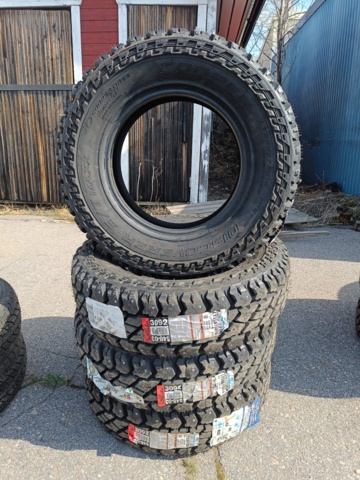 929128-1 Winter tires Cooper Discoverer S/T MAXX LT225/75R16 -NEW