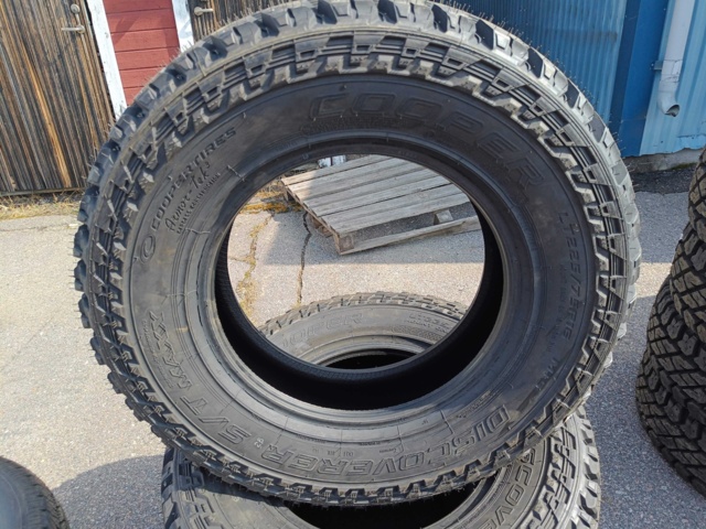 929128-3 Winter tires Cooper Discoverer S/T MAXX LT225/75R16 -NEW