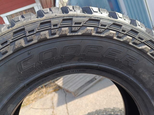 929128-4 Winter tires Cooper Discoverer S/T MAXX LT225/75R16 -NEW