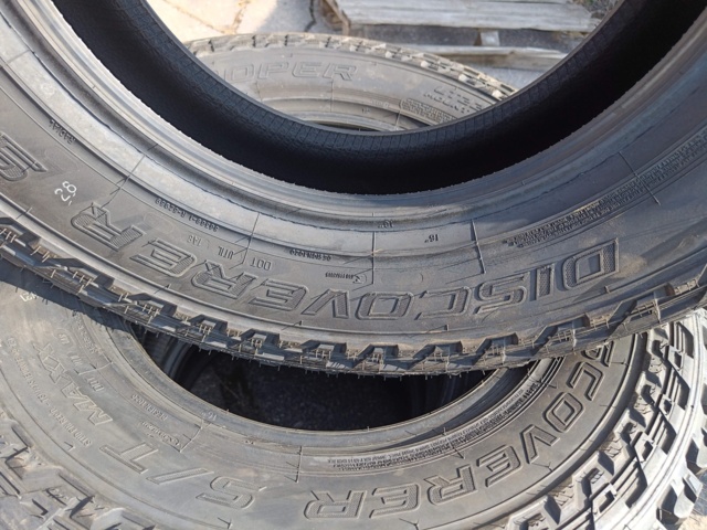 929128-5 Winter tires Cooper Discoverer S/T MAXX LT225/75R16 -NEW