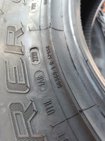 929128-7 Winter tires Cooper Discoverer S/T MAXX LT225/75R16 -NEW