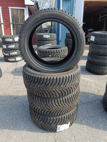 929129-1 Winter tires Kumho WinterCraft Ice 225/45R17 - New