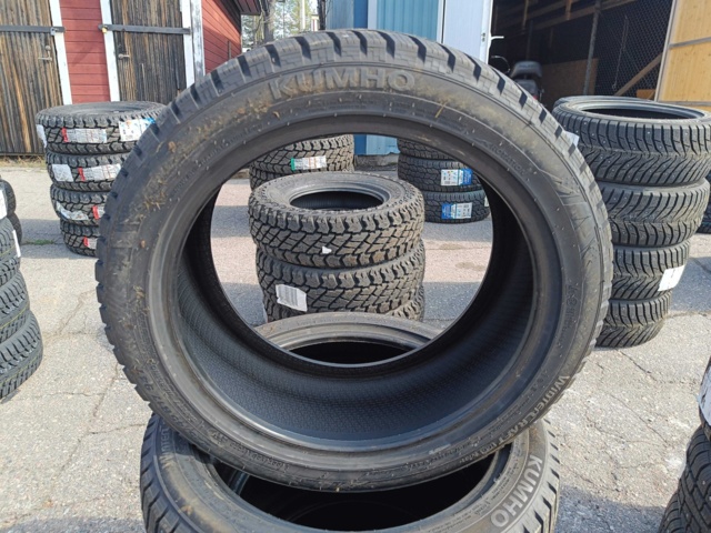 929129-2 Winter tires Kumho WinterCraft Ice 225/45R17 - New