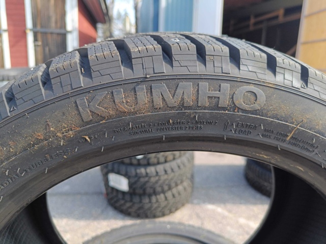 929129-3 Winter tires Kumho WinterCraft Ice 225/45R17 - New