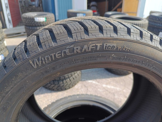 929129-4 Winter tires Kumho WinterCraft Ice 225/45R17 - New