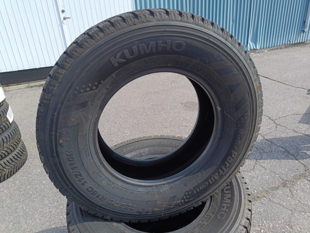 929135-2 Winter tires Kumho Winter PorTran CW11 225/70R15C - New