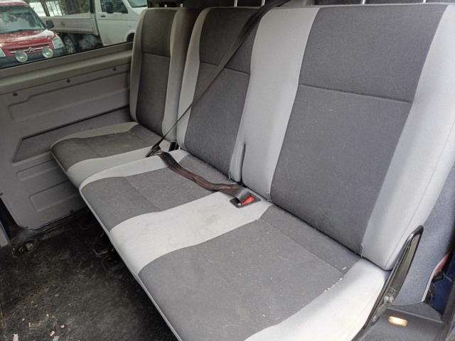 888375-38 Volkswagen Transporter Kombi T32 2.0 TDI 4Motion - 2014