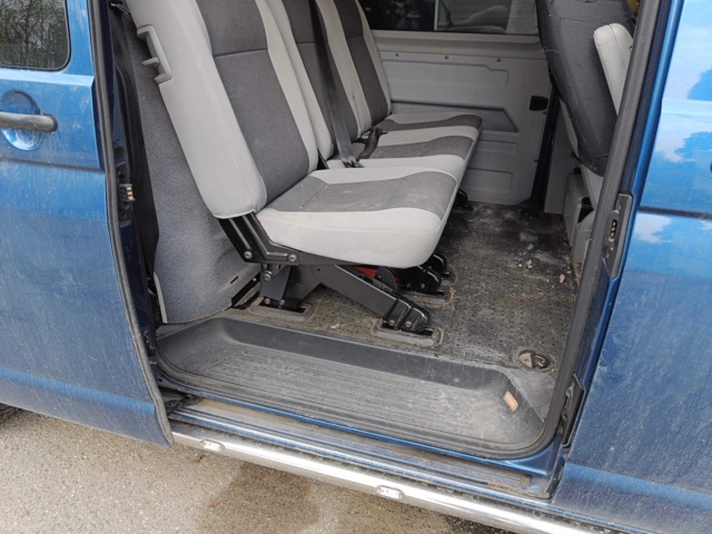 888375-40 Volkswagen Transporter Kombi T32 2.0 TDI 4Motion - 2014