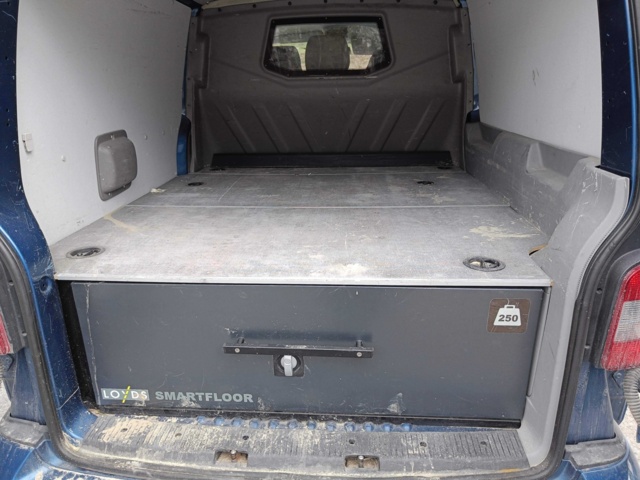 888375-44 Volkswagen Transporter Kombi T32 2.0 TDI 4Motion - 2014