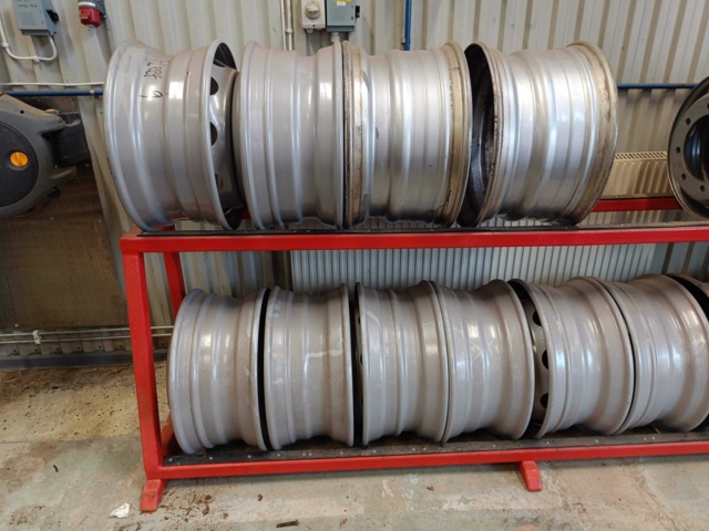 929146-2 Rim rack containing rims