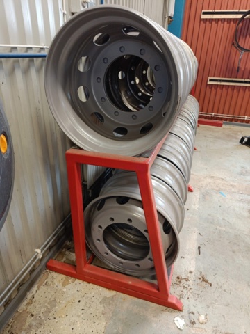 929146-4 Rim rack containing rims