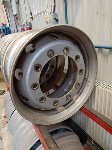 929146-7 Rim rack containing rims