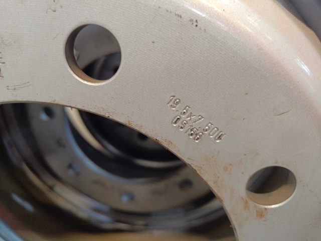 929146-10 Rim rack containing rims