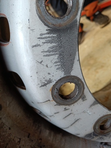 929146-14 Rim rack containing rims