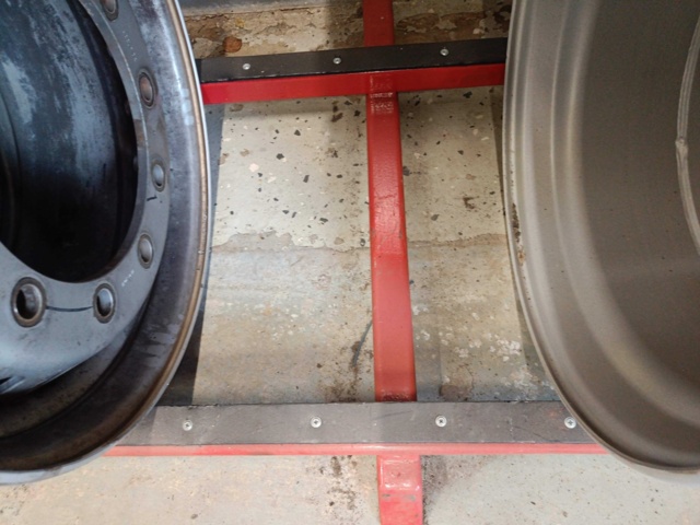 929146-15 Rim rack containing rims