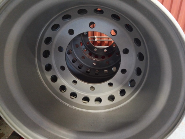 929146-16 Rim rack containing rims