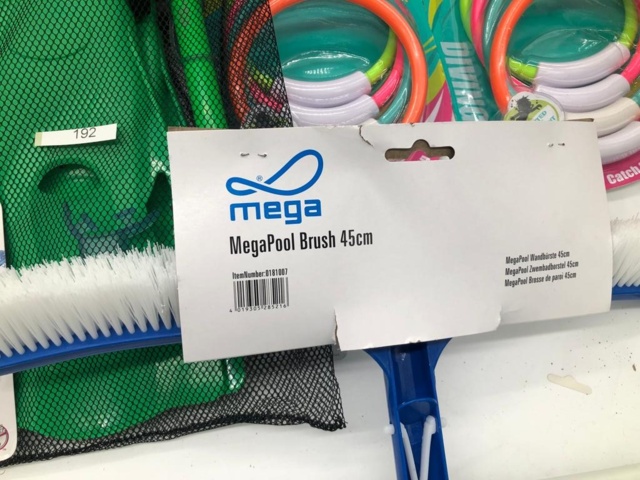 1029018-2 Assortment of pool and bath accessories - Shipping included (192)