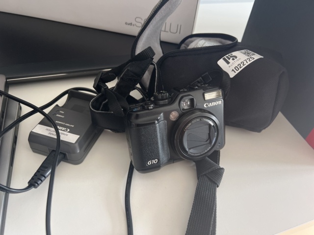 1022725-1 Camera Canon. G10