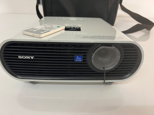 732992-3 Projector Sony VPL-EX50