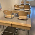 1023238-1 Skolbänkar med stolar, ca 16 stycken