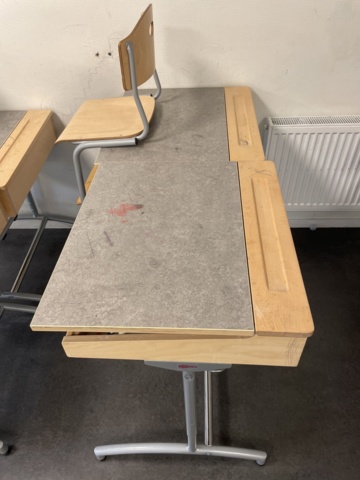 1023238-5 Skolbänkar med stolar, ca 16 stycken
