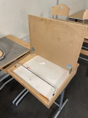 1023238-7 Skolbänkar med stolar, ca 16 stycken