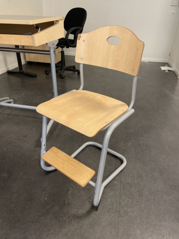 1023238-9 Skolbänkar med stolar, ca 16 stycken