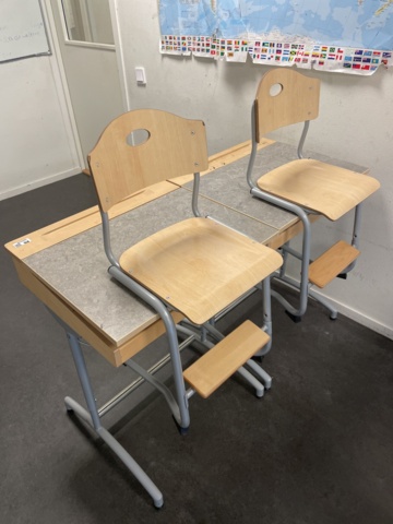 1023238-10 Skolbänkar med stolar, ca 16 stycken