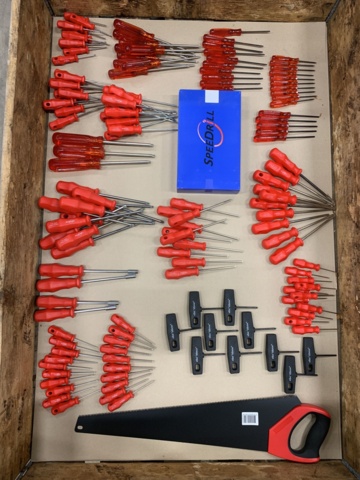 1028585-1 Assortment of tools