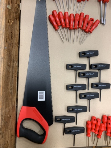 1028585-2 Assortment of tools