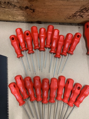 1028585-3 Assortment of tools