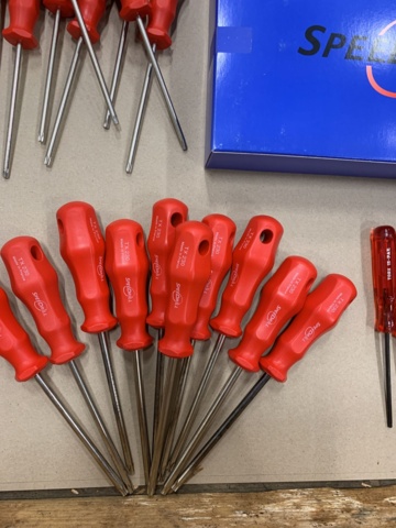 1028585-7 Assortment of tools