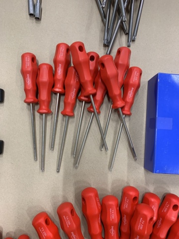 1028585-8 Assortment of tools