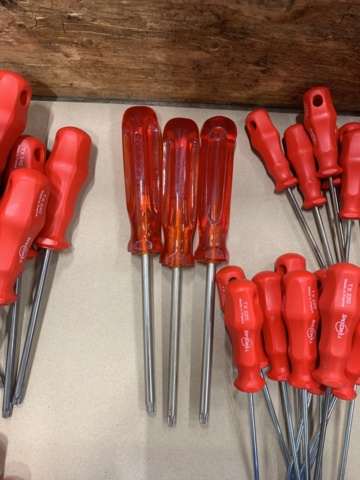 1028585-11 Assortment of tools