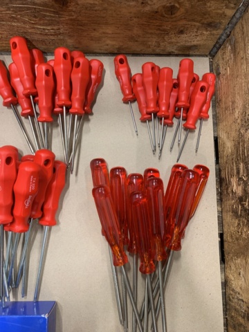 1028585-13 Assortment of tools