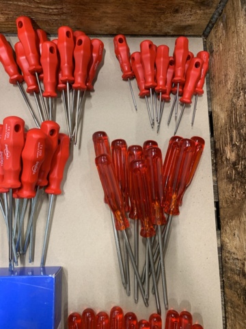 1028585-14 Assortment of tools