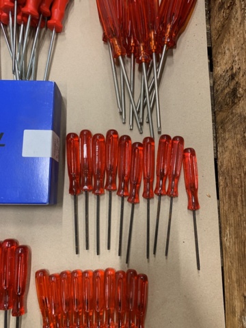 1028585-15 Assortment of tools