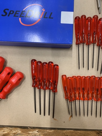 1028585-17 Assortment of tools