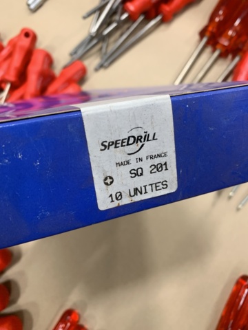 1028585-19 Assortment of tools