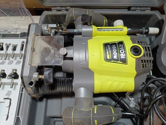 929168-3 Overhand router Ryobi RRT1600