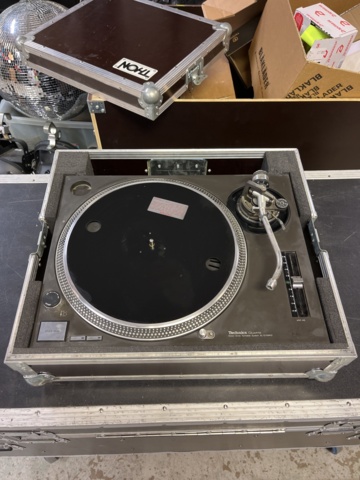 1012993-1 Technics SL-1210MK2 Turntable