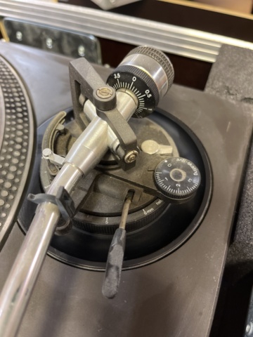 1012993-3 Technics SL-1210MK2 Turntable