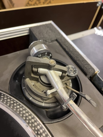 1012993-4 Technics SL-1210MK2 Turntable