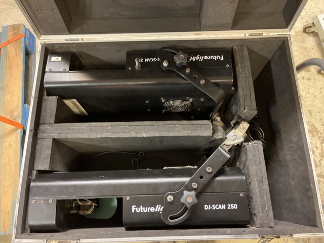 1013003-4 2 scanners Futurelight DJ-Scan 250