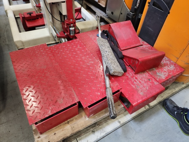 1032414-8 4 Stertil Koni ST 1075 - mobile lifting stands for heavy vehicles. Lifting capacity: 7,500 kg / pc