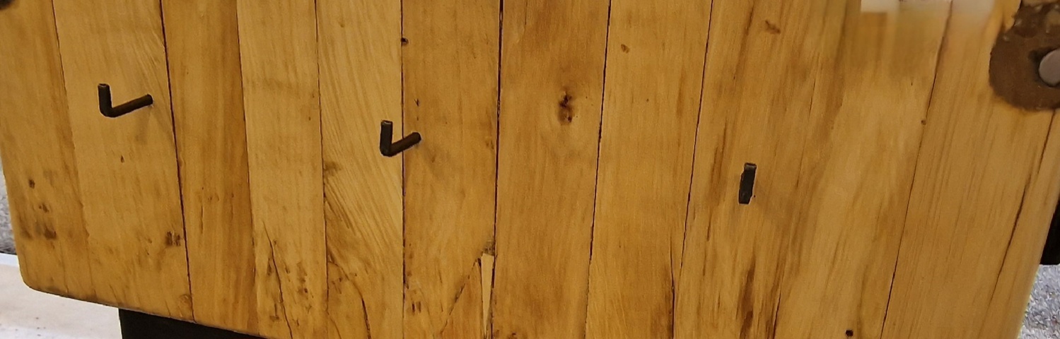 1032375-9 Butcher block on a stand with wheels