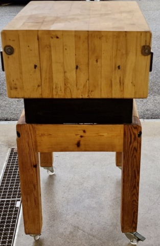 1032375-5 Butcher block on a stand with wheels